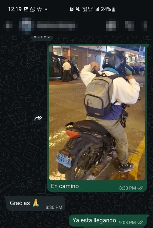 Motorizado en camino con pedido